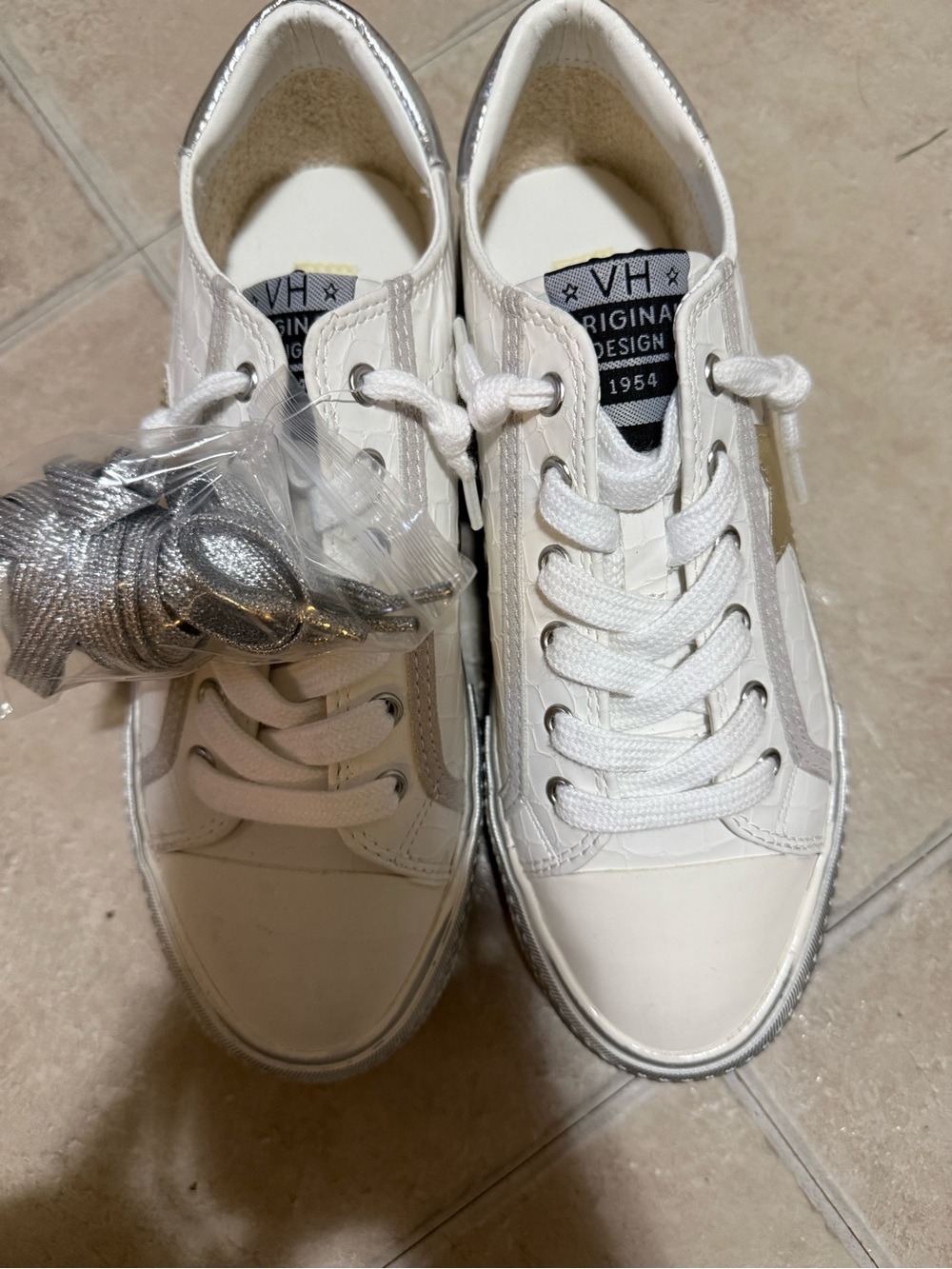 White Low-Top Women's Sneakers- vintage Havana